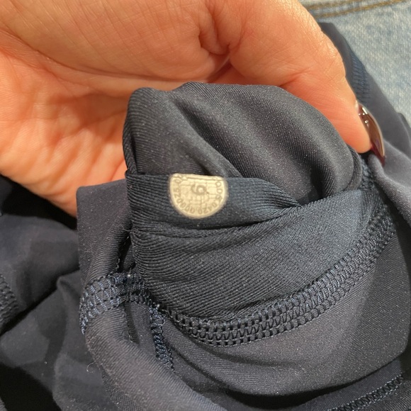 Lululemon Navy High-Waisted Leggings size 6 - Picture 3 of 4